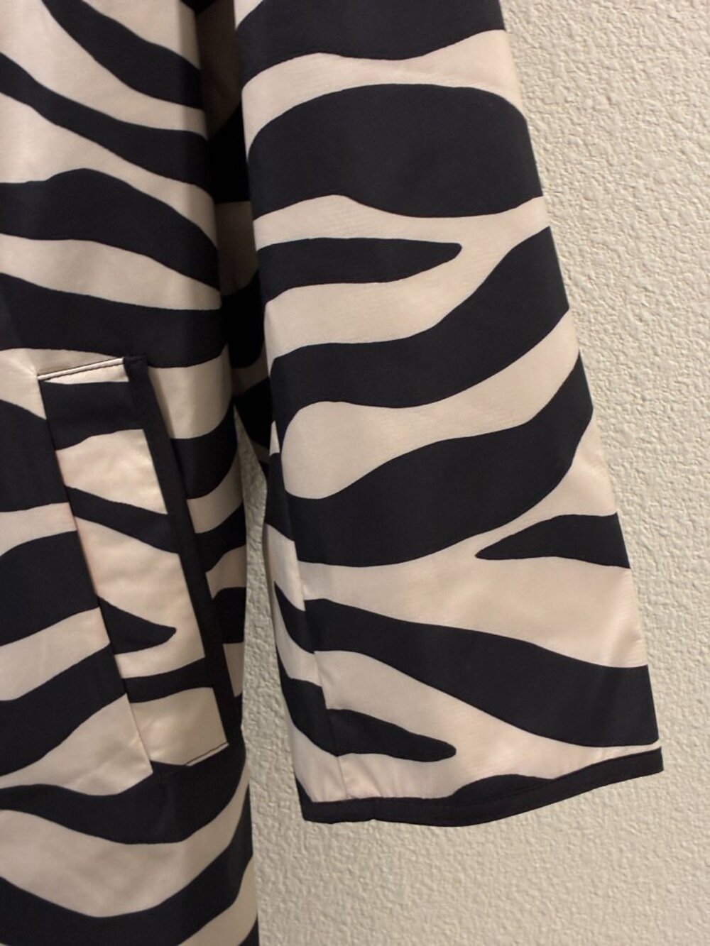 Dennis Basso Zebra Print Long Sleeve Belted Raincoat Black Cream Women XL NWOT - Picture 4 of 9